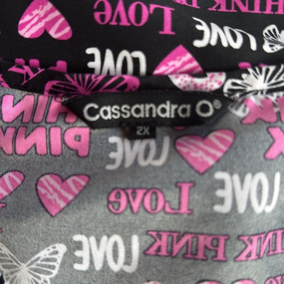 Women’s Scrub Top - Picture 3 of 3